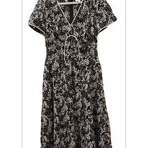 Unique Vintage Black & Ivory Floral Petula Swing Dress - Size Medium (6-8) NWT
